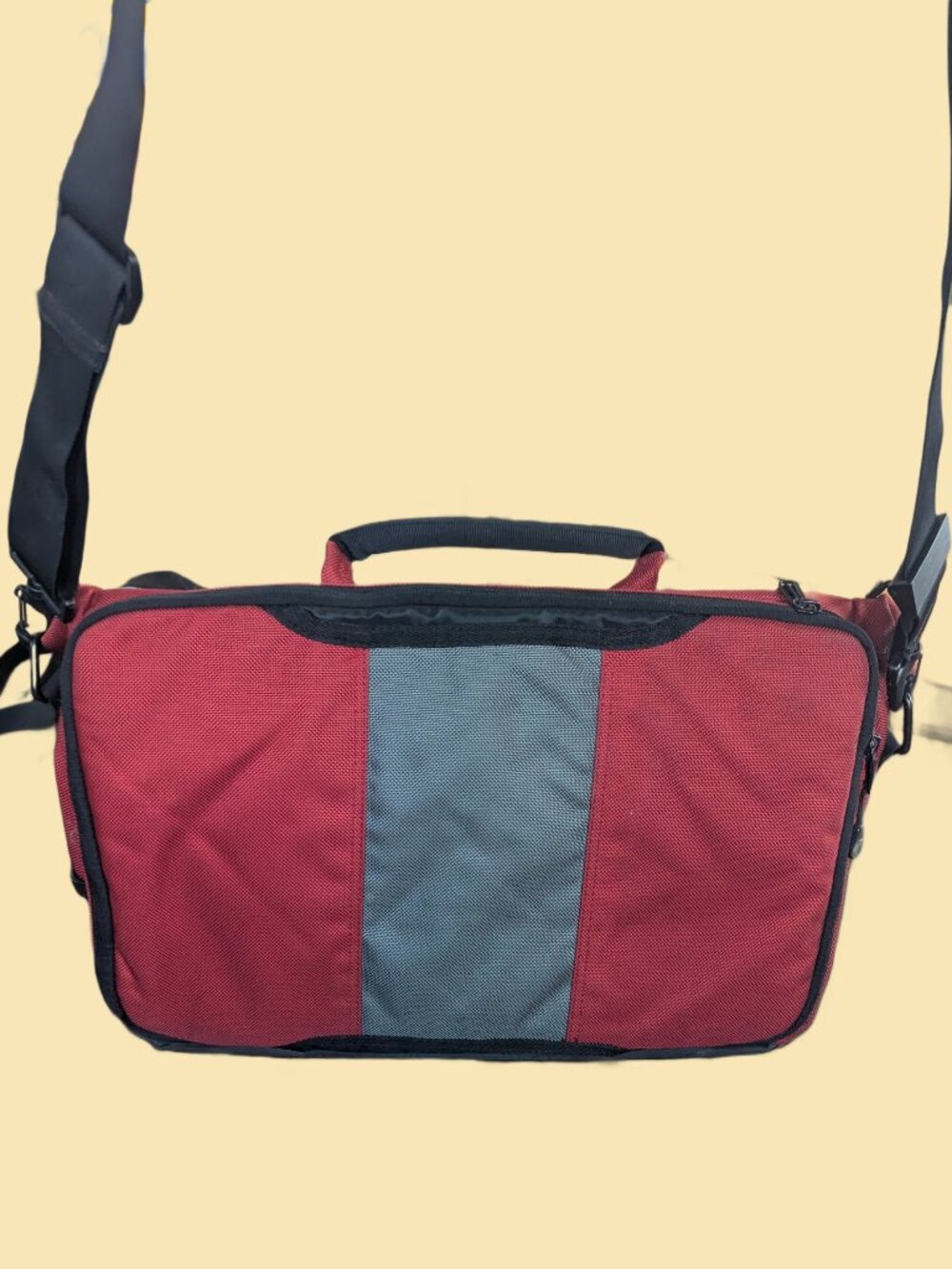Timbuk2 Red & Gray Nylon Messenger Bag with detachable Shoulder Strap - Picture 4 of 14